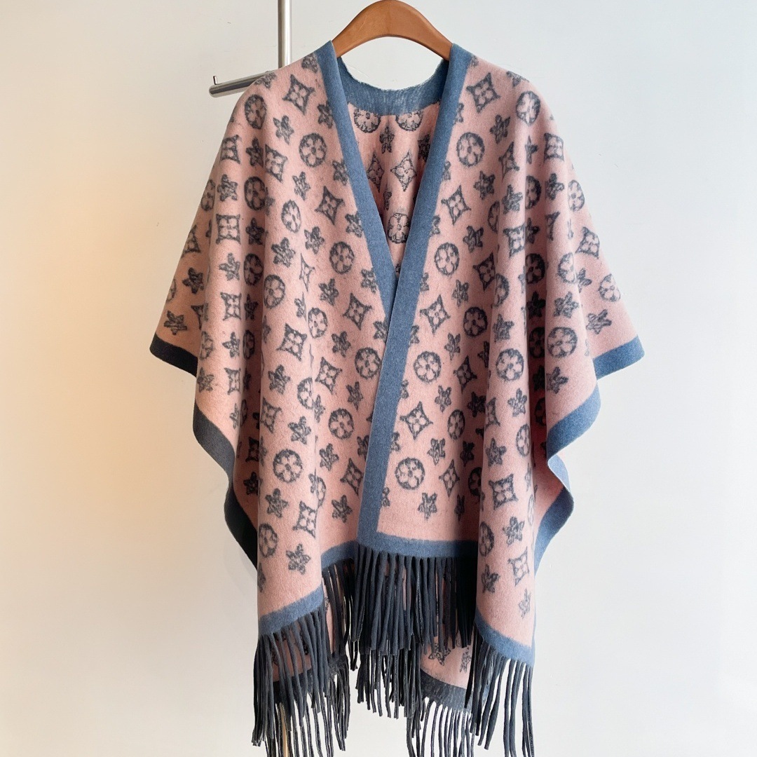 Luxurious Yet Refined Segmented Fringes Designer Scarf Outdoor Sports Warm Blanket Fashionable And Elegant Combination