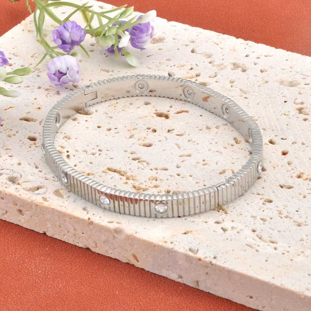 JeeMango Luxury Cubic Zirconia Round Bangle for Women Girls Stainless Steel Openable Fashion Charm Jewelry Gift B25227 H260323 - view 5