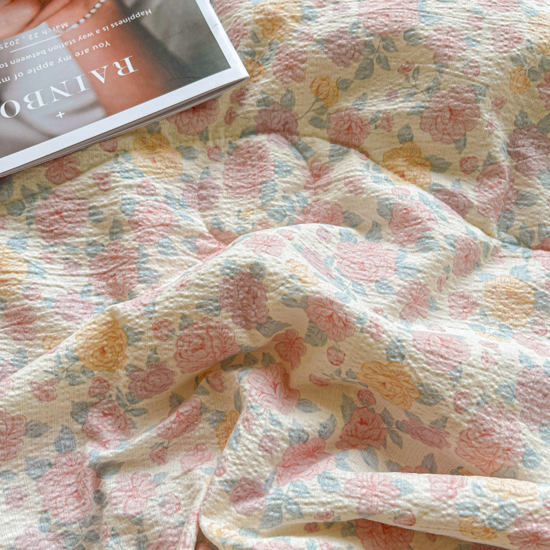 Cotton crinkle fabric with floral pattern, lace trim, air conditioning quilt, washed cotton summer cool quilt four-piece set, soybean fiber
