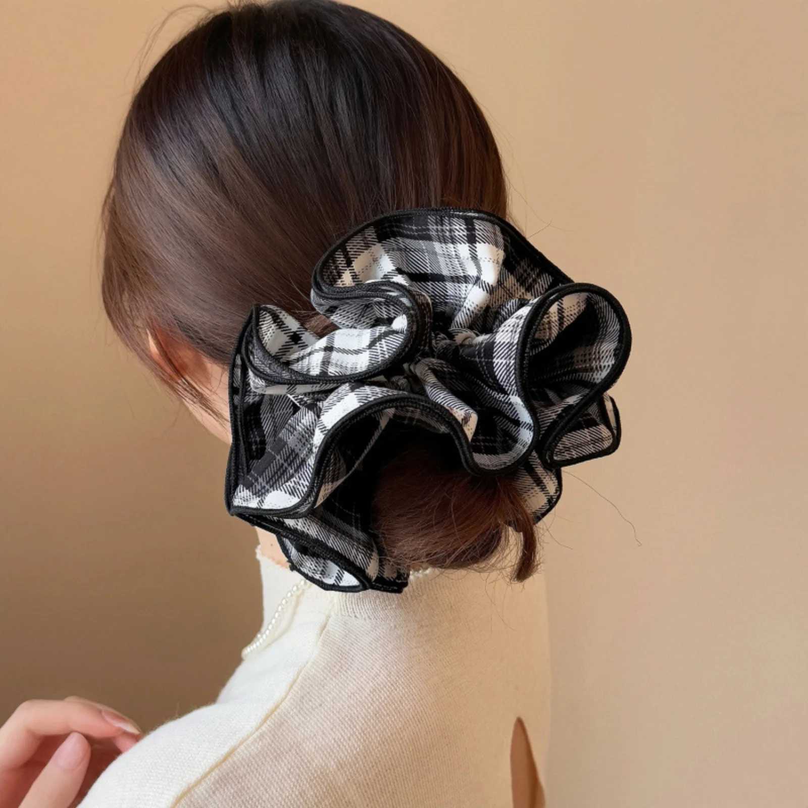1PC Black and White Plaid Ruffled Scrunchie Fashionable Hair Accessory for Women Cute Hair Tie for Daily Wear H260324