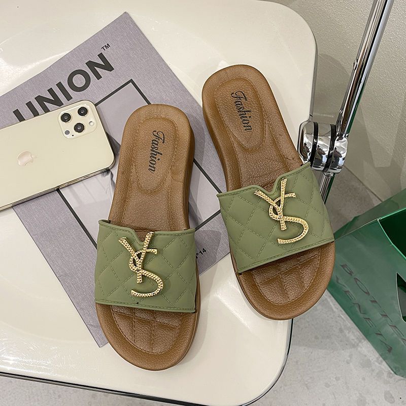 Free shipping designer slippers for womens flat sandals black green white Fashionable and versatile outdoor beach sandals