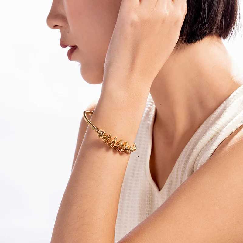 Twisted Open Bangle Stainless Steel Women Fashion Bangles 18K Gold Cuff H260323 - view 5