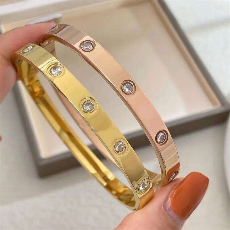 YKH New Fashion Stainless Steel Women's Bracelet Couple Bangle Cubic Zirconia Gold Color Jewelry Gift For Men 26W0324