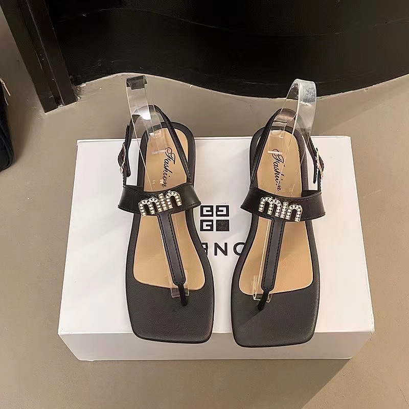 Hot new free shipping designer sandals for womens flat sandals black beige Fashionable and versatile outdoor beach sandals