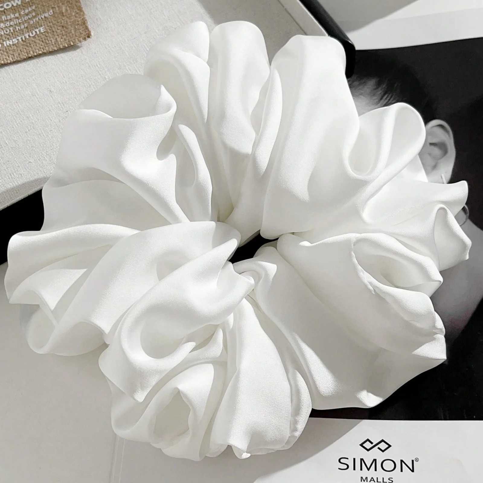 1pc White Faux Silk Super Large Fluffy High Elasticity Soft Smooth Texture Fashionable Casual Comfortable Wear All-Match Womens H260324