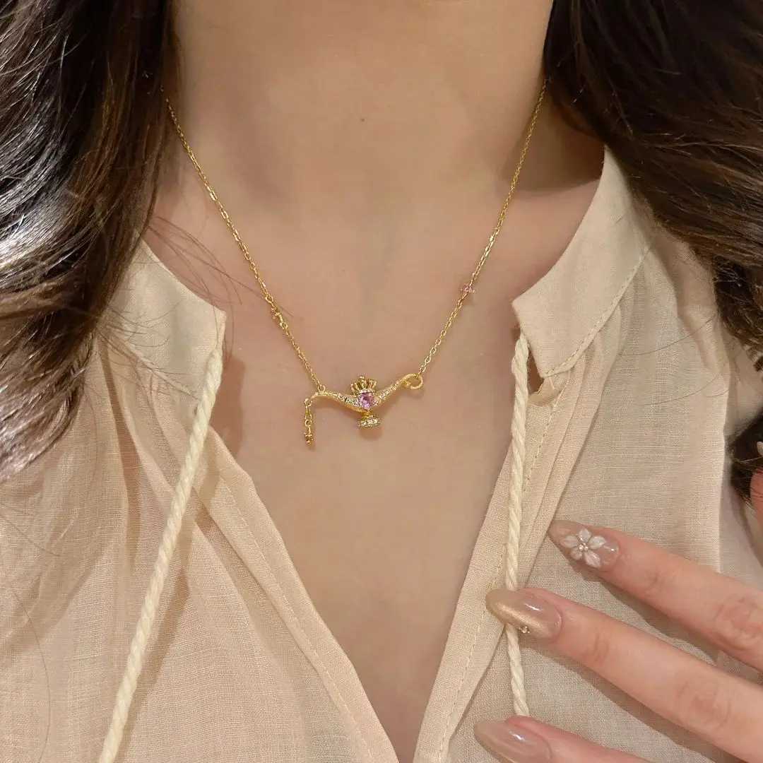 Foydjew Retro Exquisite Jewelry Aladdin Lamp Design Gold Color Pendant Necklaces with Pink Zircon Clavicle Chain For Women H260324 - view 6