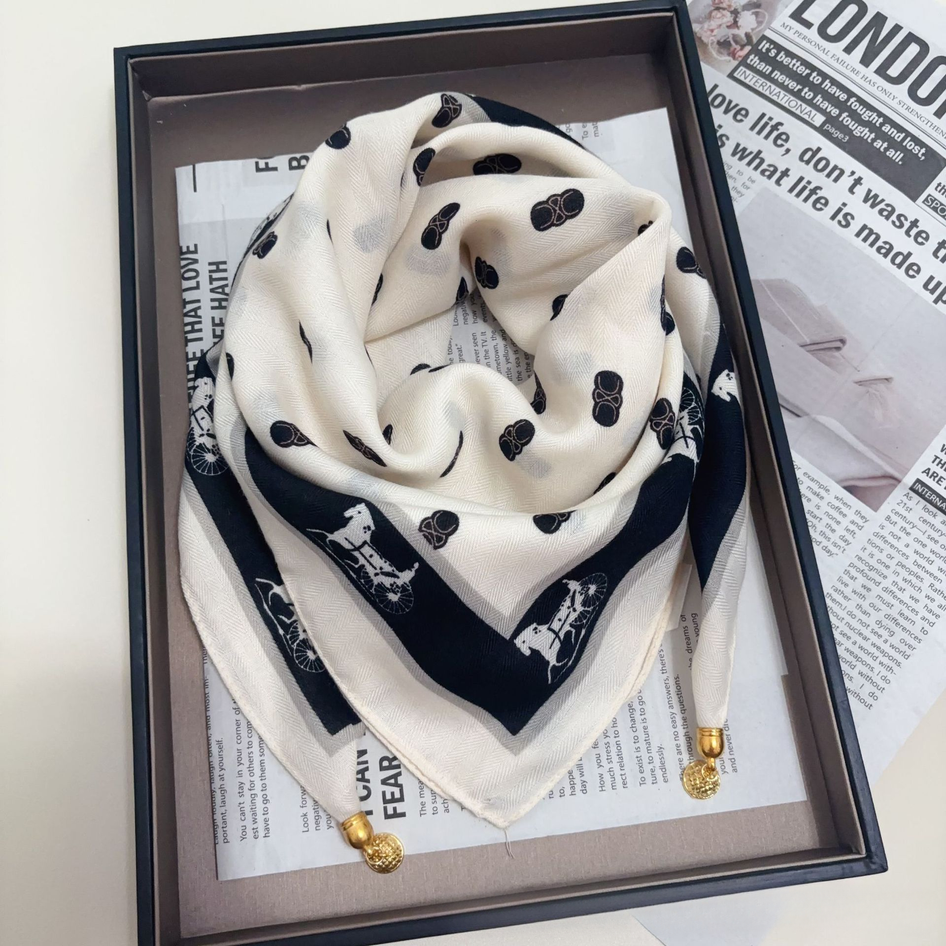 Cotton And Linen Magnetic Fastening Scarf Exquisite And High-end Multi-functional Square Scarf Red Triangular Scarf Designer Scarf Elegant Combination