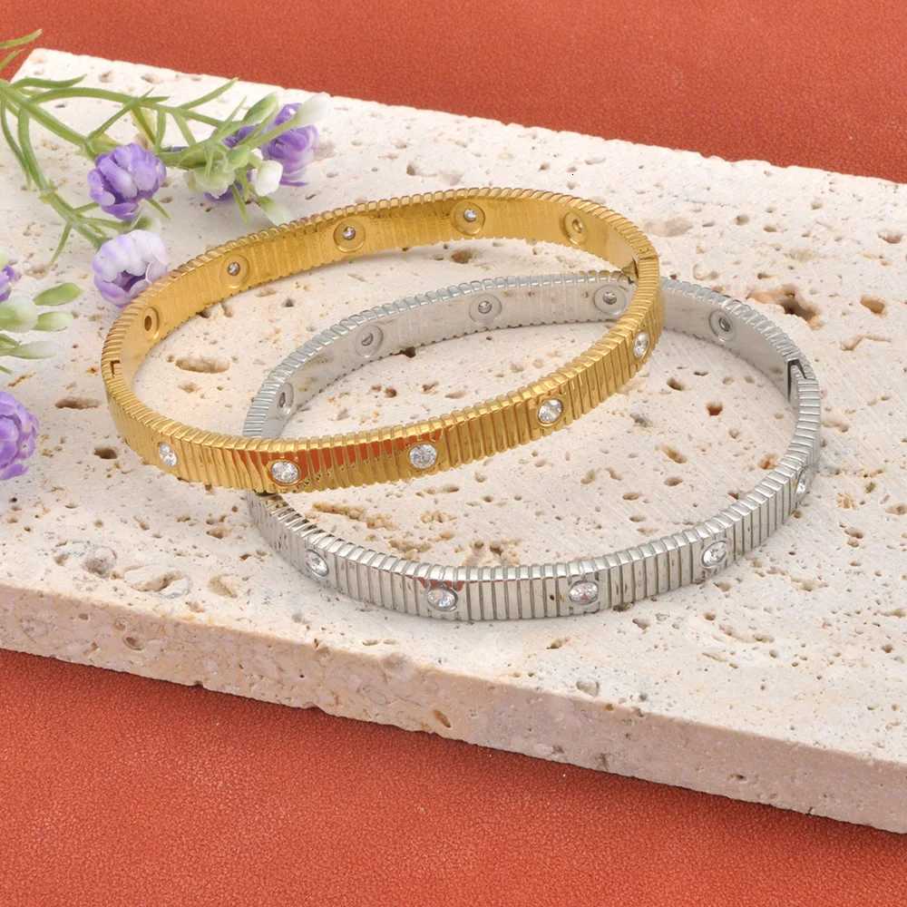 JeeMango Luxury Cubic Zirconia Round Bangle for Women Girls Stainless Steel Openable Fashion Charm Jewelry Gift B25227 H260323 - view 6