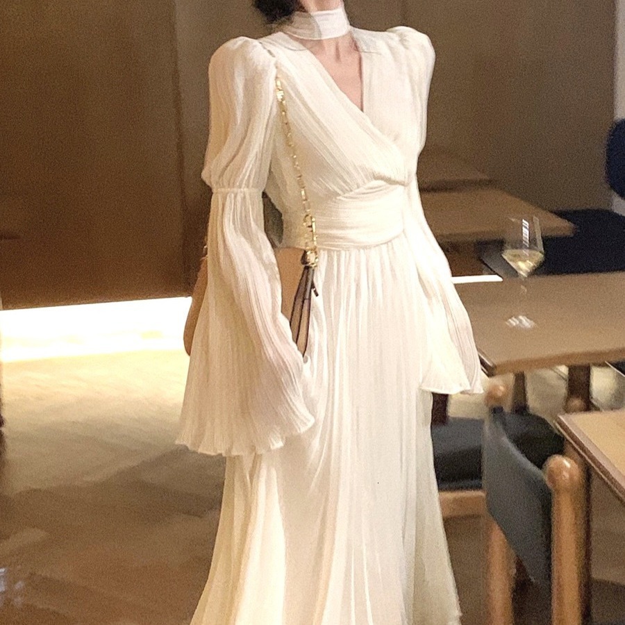 Goddess-style White V-neck Dress For Women 2026 Designer Dress New Early Spring Long-sleeve Tea Break French High-end Dress