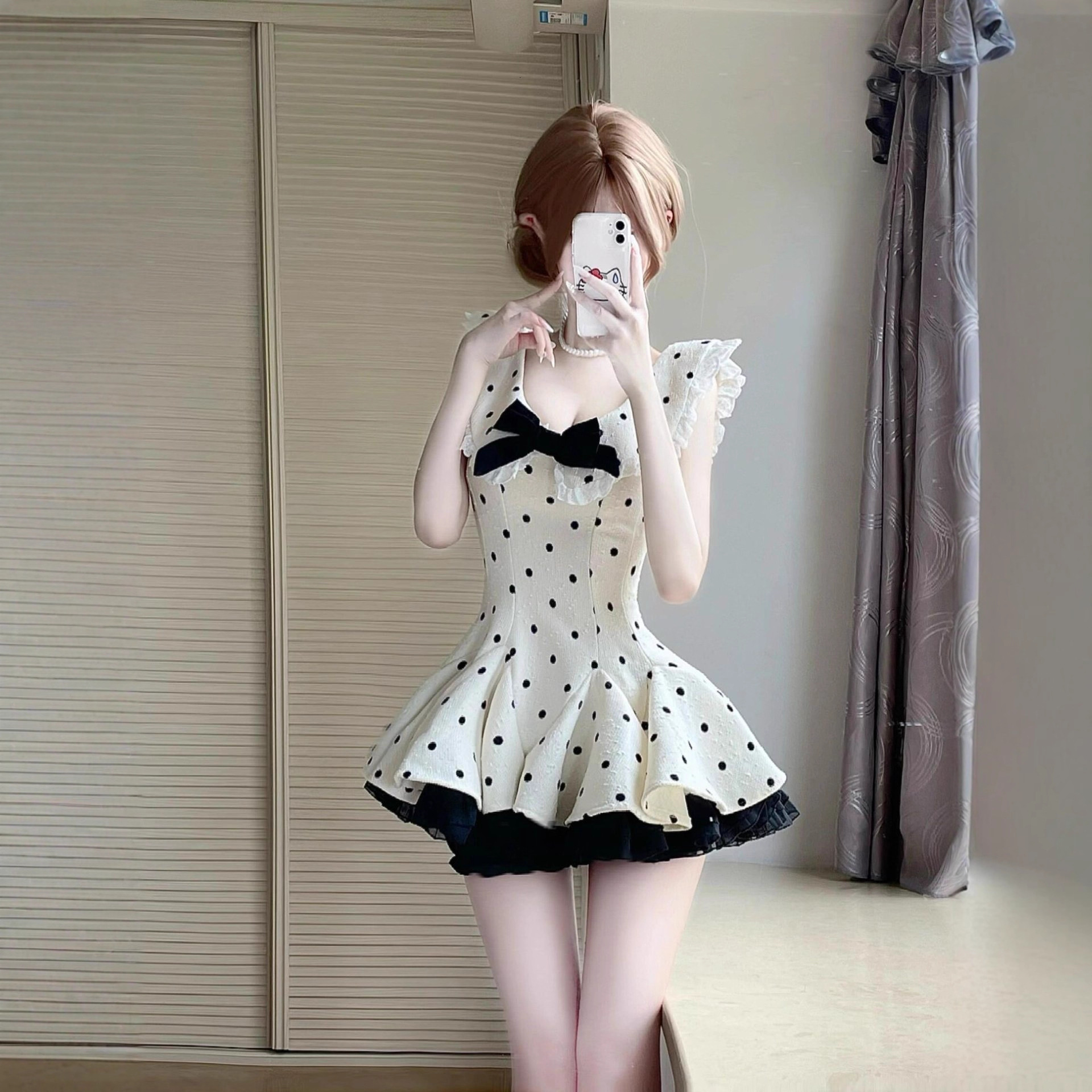 Miu-style French Designer Dress Polka Dot Dress With Small Flutter Sleeves Elegant And Classy With A Waist-cinching Puffy Short Skirt Slim-fit For Women