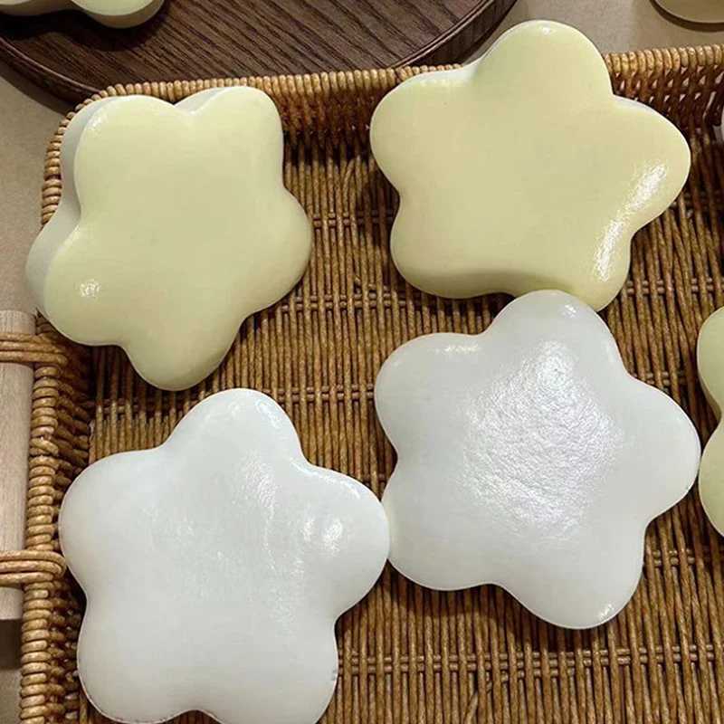 Kawaii Star Squeeze Toy Cute Flower Slow Rebound Wet Soft Suction Finger Pinch Decompression Squishy Toy Stress Release Toys H260324