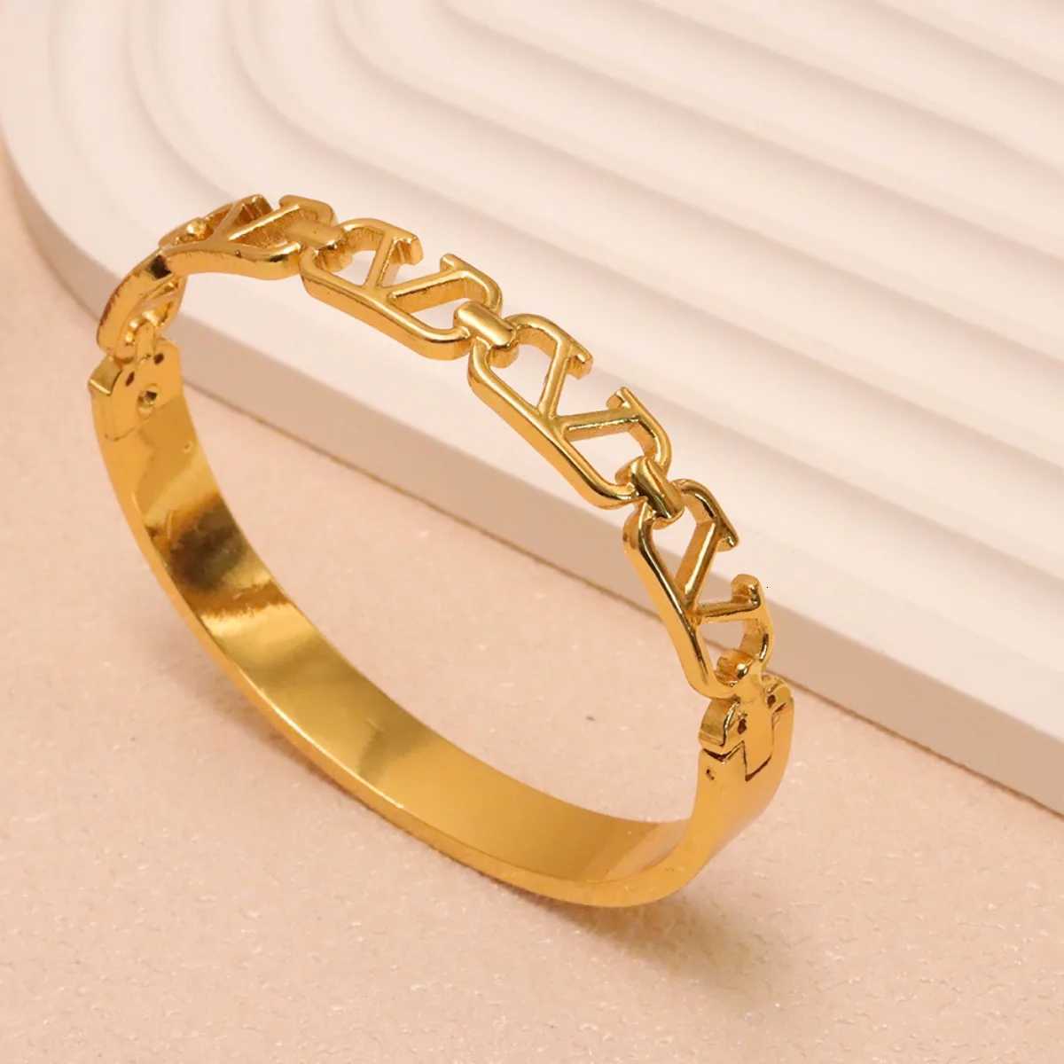 StainlESS Steel SnAP-on Bangles Women Gold Color Openwork Chain Bangles Fashion AccESSories Gift 60mm Button H260323 - view 3