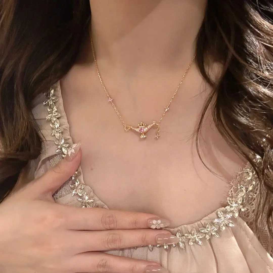 Foydjew Retro Exquisite Jewelry Aladdin Lamp Design Gold Color Pendant Necklaces with Pink Zircon Clavicle Chain For Women H260324 - view 5