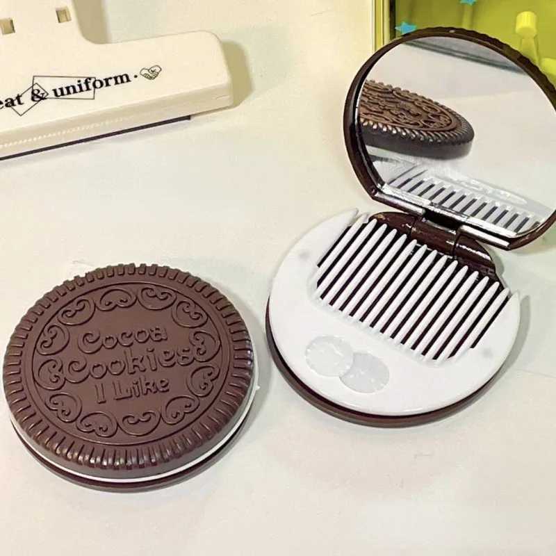 Chocolate Biscuit Round Folding Make Up Mirror Ins Kawai Outside Pocket Mirrors Women Small Cocoa Mirror with Combs Black Coffee H260324