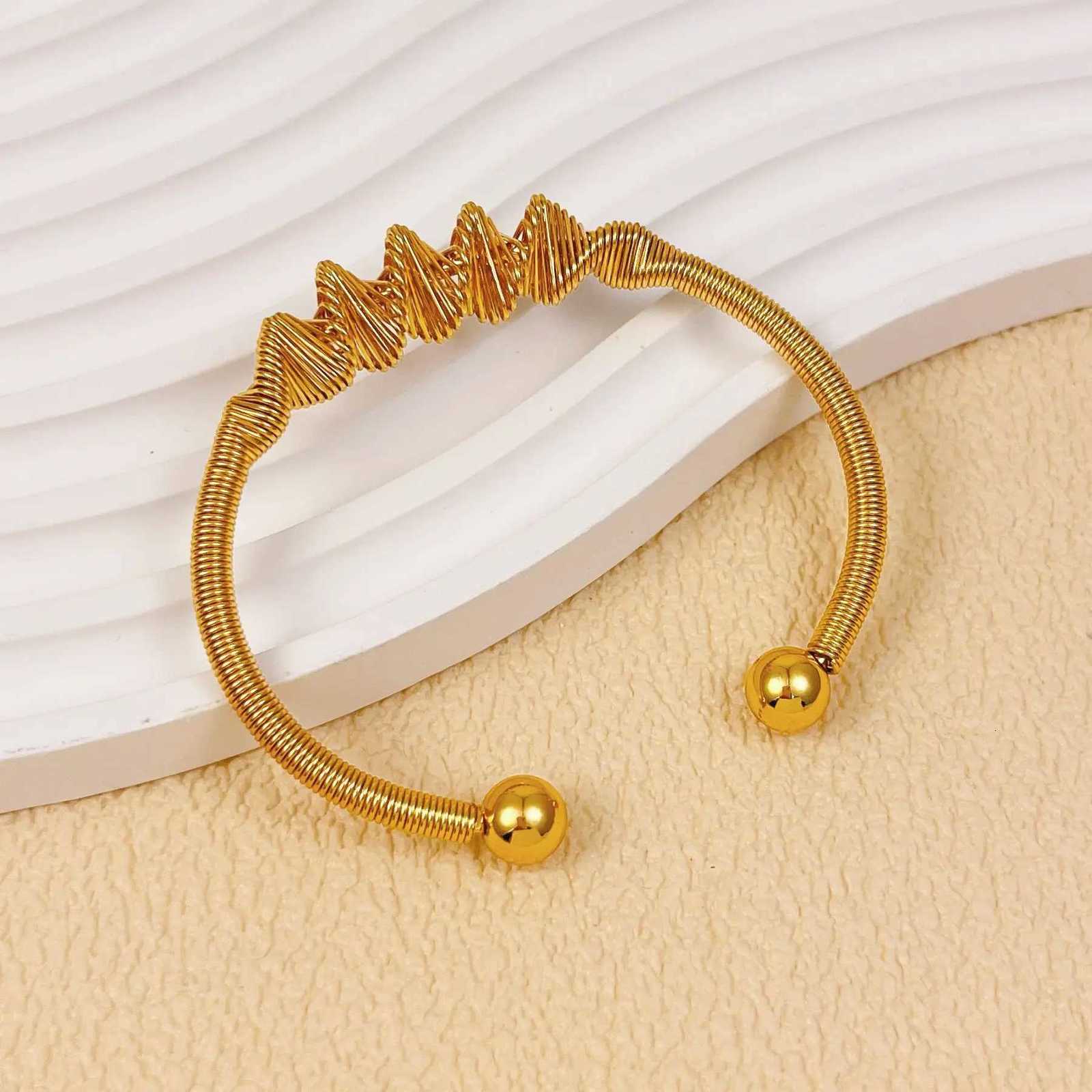 Twisted Open Bangle Stainless Steel Women Fashion Bangles 18K Gold Cuff H260323 - view 4