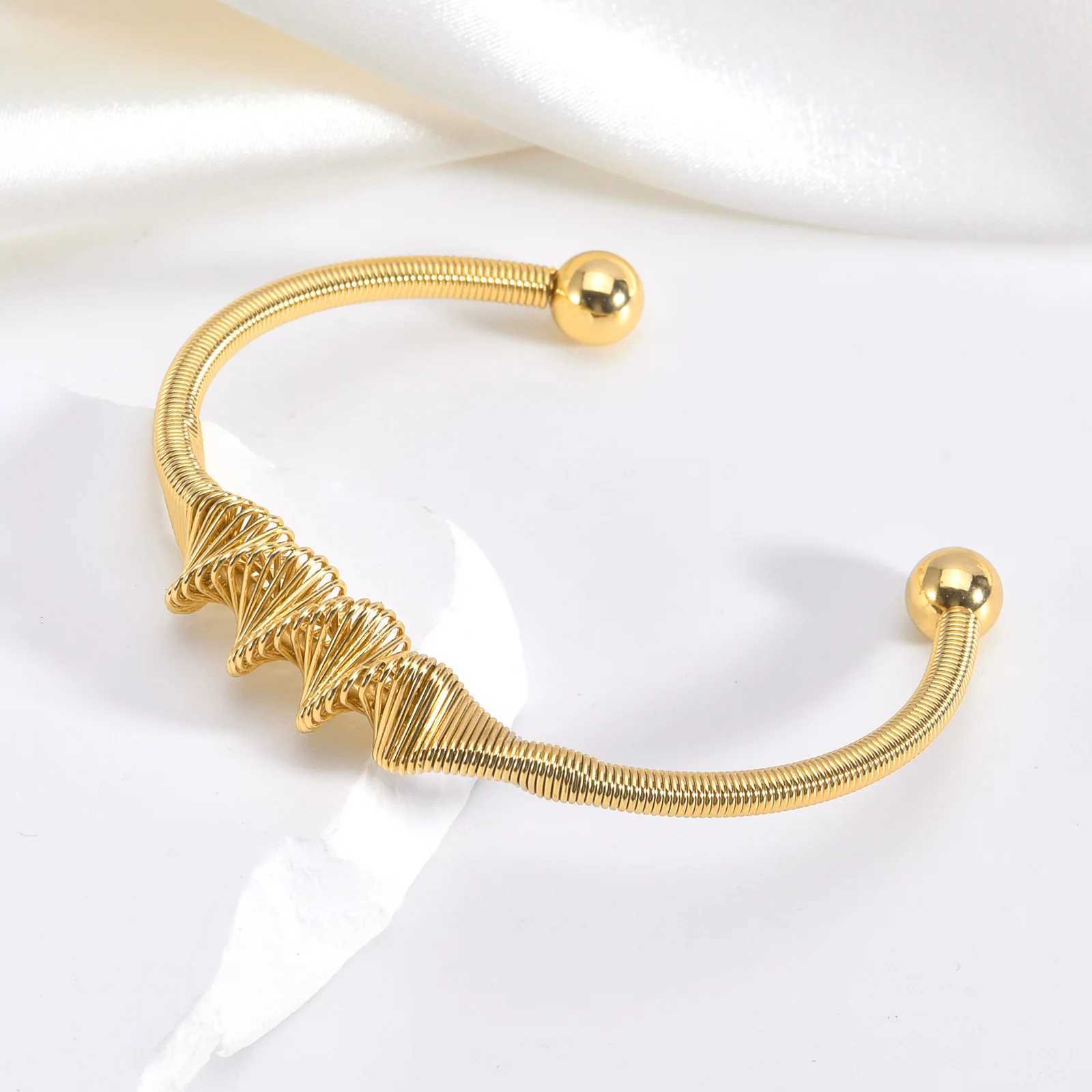 Twisted Open Bangle Stainless Steel Women Fashion Bangles 18K Gold Cuff H260323 - view 3