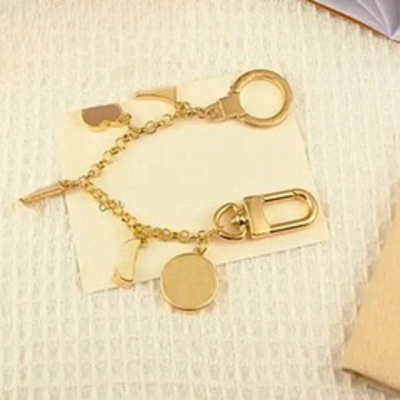 NEW Fashion Keychain Letter Designer Keychains Metal Keychain Womens Bag Charm Pendant Auto Parts Handmade Accessories gift
