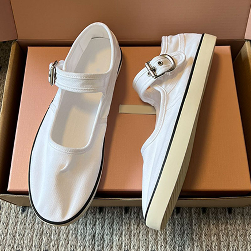 26SS early spring new womens flat shoes designer women canvas Mary Jane shoes canvas fabric Buckle Strap design rubber outsole White womans sandals