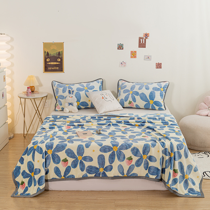Thickened Milk Fleece Coral Fleece Flannel Sofa Throw Blanket for Office Lunchtime and Air-Conditioned Rooms