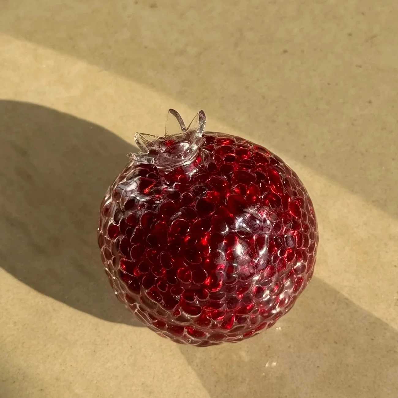 Handcrafted Pomegranate-Shaped Stress Relief Ball Creative Malleable Durable Acrylic Squeeze Toy Fun Novelty Holiday Party Gifts H260324
