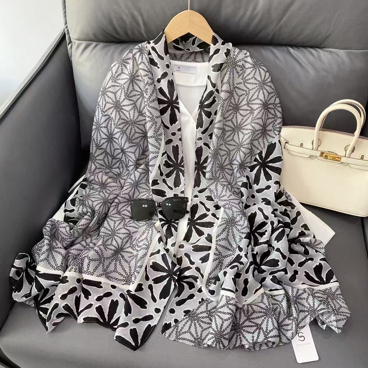 Soft-textured Geometric Pattern Women's Scarf Headscarf Fashionable Multi-functional Beach Towel In A Resort Style Designer Scarf