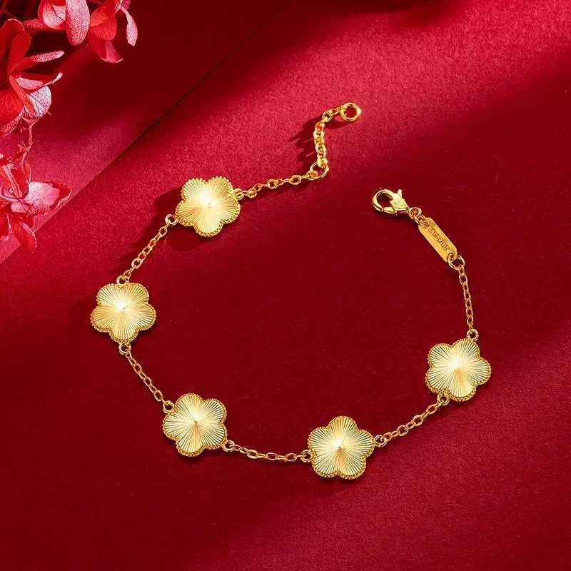 Women 9999 24K Real Gold Light Luxury Super Flash Plum Blossom Set Fashionable Female Plum Blossom Necklace Earring Set H260324 - view 5