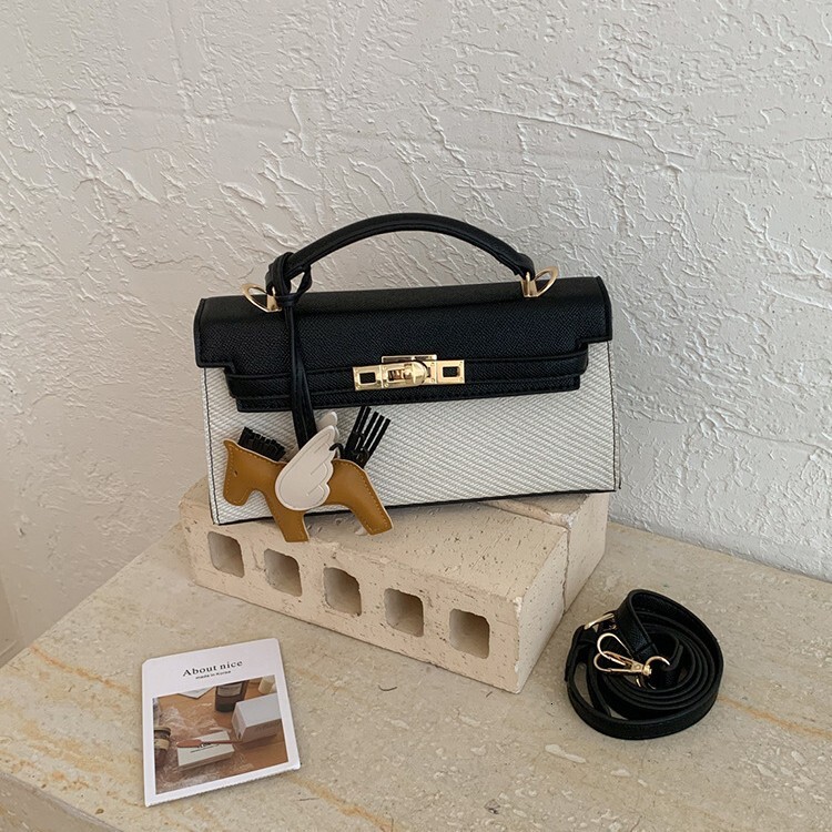 Niche design high-quality handbag for women, 2026 spring new model, exquisite light luxury versatile shoulder and crossbody bag