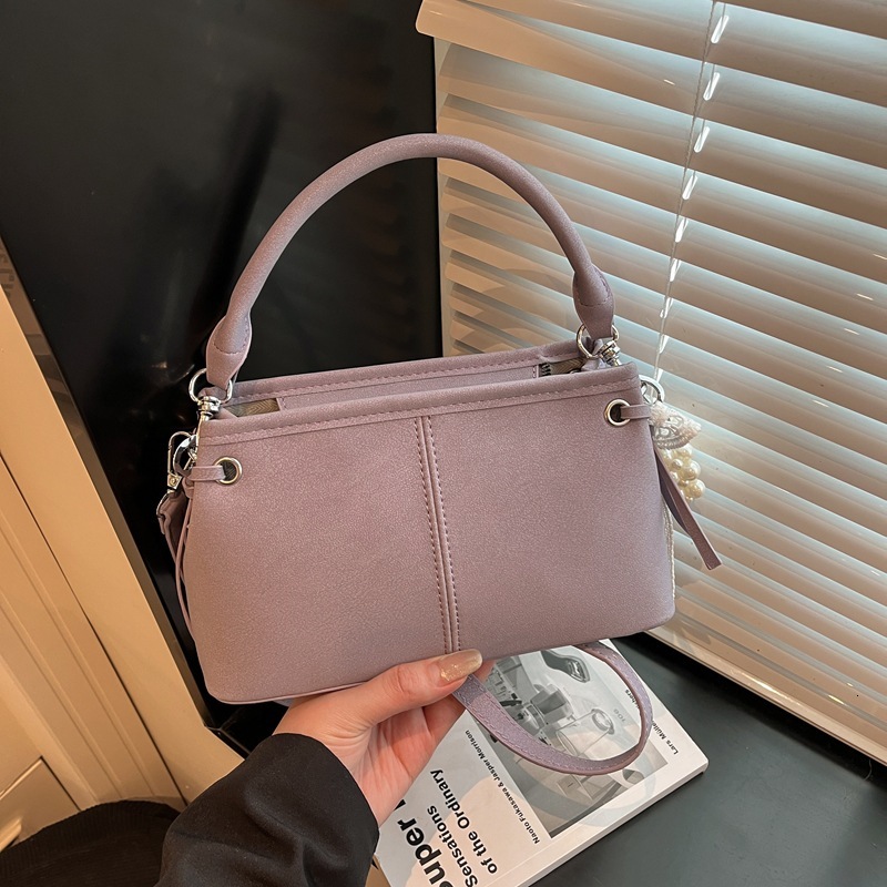 Niche Design Vintage Handbag for Women, 2026 Spring New Model, High-Quality Texture, Light Luxury Trendy Shoulder and Crossbody Bag