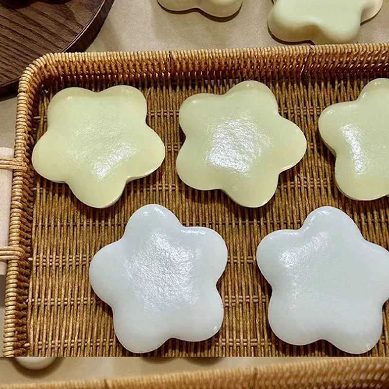 Kawaii Star Squeeze Toy Cute Flower Slow Rebound Wet Soft Suction Finger Pinch Decompression Squishy Toy Stress Release Toys H260324