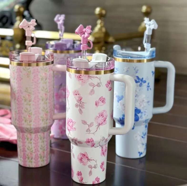 40OZ Love Shack Fancy Tumblers Rosa Limited Edition Christmas Beaux Pink Blue Cups With Bow Topper 40 OZ Stainless Steel Travel Car Mugs 0327