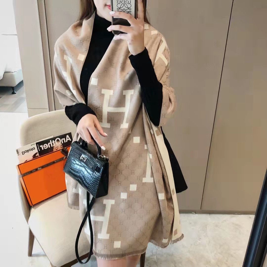 Women's Korean-style scarf with a cozy vibe, faux cashmere shawl, new autumn and winter warm outerwear, suitable for office naps and as a blanket