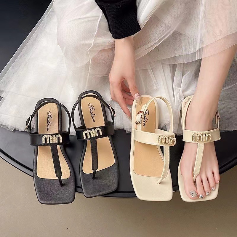 Hot new free shipping designer sandals for womens flat sandals black beige Fashionable and versatile outdoor beach sandals