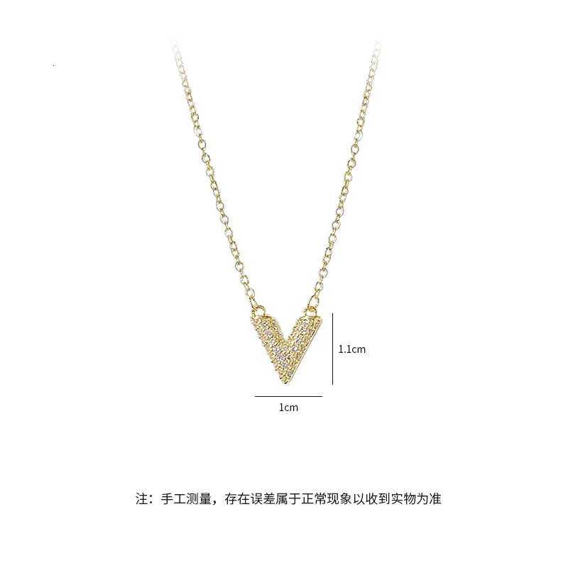 New Personality Fashion Necklaces Jewelry for Women Exquisite Mirco Crystal Letter V Clavicle Chain Pendant Necklaces Gifts H260324 - view 6