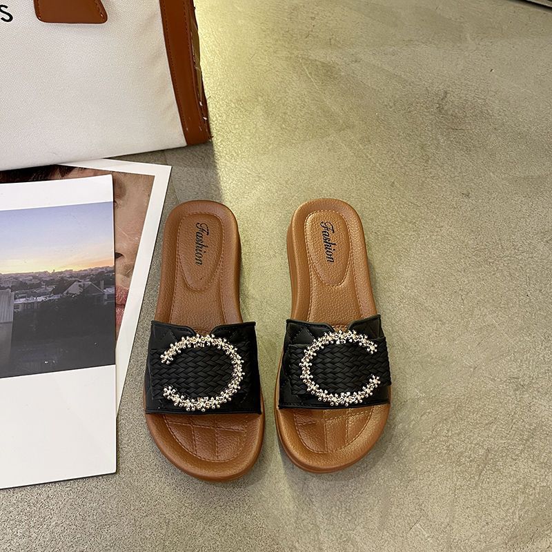 Free shipping designer slippers for womens flat sandals black green white Fashionable and versatile outdoor beach sandals