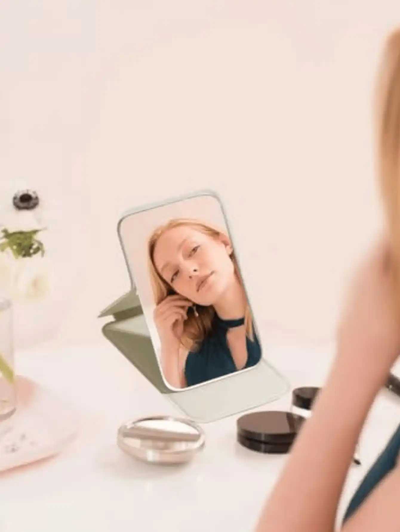 1PC Portable Makeup Mirror Made Of Polyurethane Leather Foldable Travel Mirror Suitable As Gift Travel Essential Cosmetics H260324