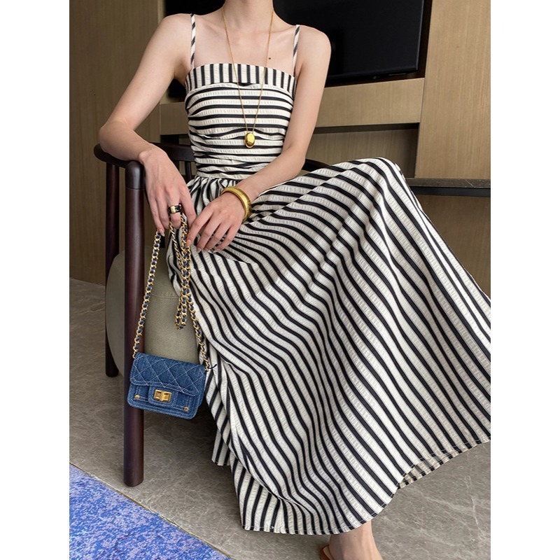 Pleated Texture Vintage Black And White Designer Dress Striped Waist-slimming Strapless Dress