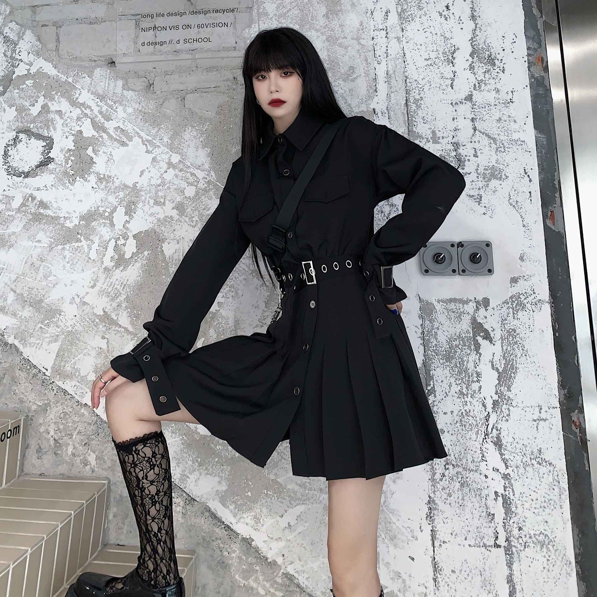 Real Shot Of Plus-size Women's Spring A-line Pleated Shirt Dress In Dark Style With A Designer Dress Waist-cinching Vintage Design