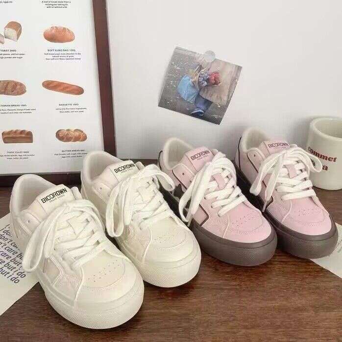 popular milky thick-soled white with stars, 2025 spring new round-toed versatile student sports sneakers