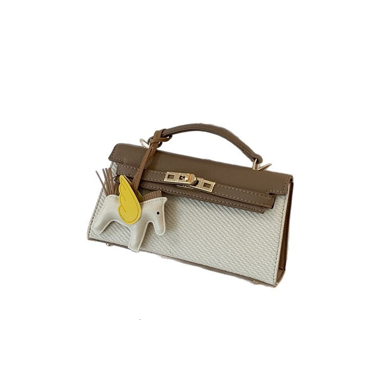 Niche design high-quality handbag for women, 2026 spring new model, exquisite light luxury versatile shoulder and crossbody bag