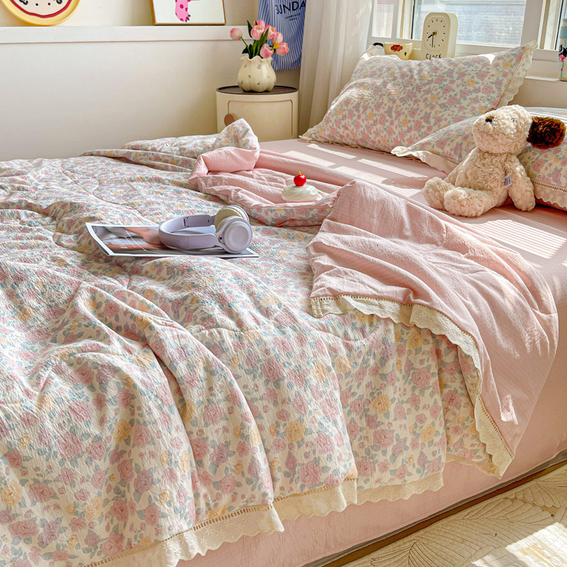 Cotton crinkle fabric with floral pattern, lace trim, air conditioning quilt, washed cotton summer cool quilt four-piece set, soybean fiber