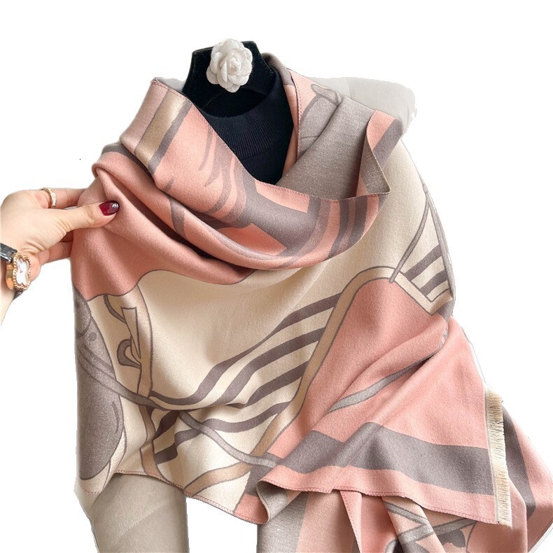 High-quality Women's Scarf Designer Shawl Luxurious Faux-sheepskin Scarf With Exquisite Touch Warm Neck Scarf Stylish And Elegant Accessory