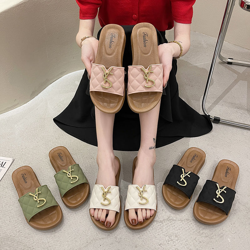 Hot new free shipping designer slippers for womens flat sandals black green white Fashionable and versatile outdoor beach sandals