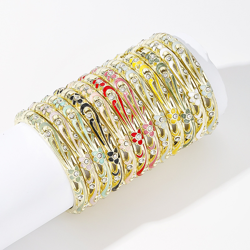 Luxurious sophisticated fashion retro alloy bracelet with palace-style carved designs, hollow enamel and drip-glazed finish