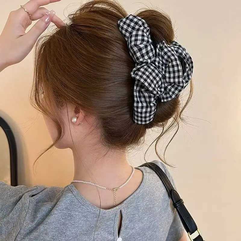 1pc Korean-style minimalist black and white checkered bubble hair clip accessory new artistic and high-end shark clip hairpin H260324