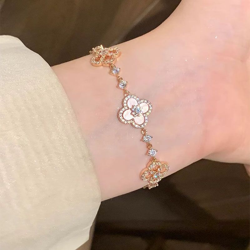 Designer's Luxury Pink Four Leaf Flower Sparkling Diamond Bracelet For Women,Light Luxury Bracelet High Grade Rose Gold Drawable Bracelet, Hand A