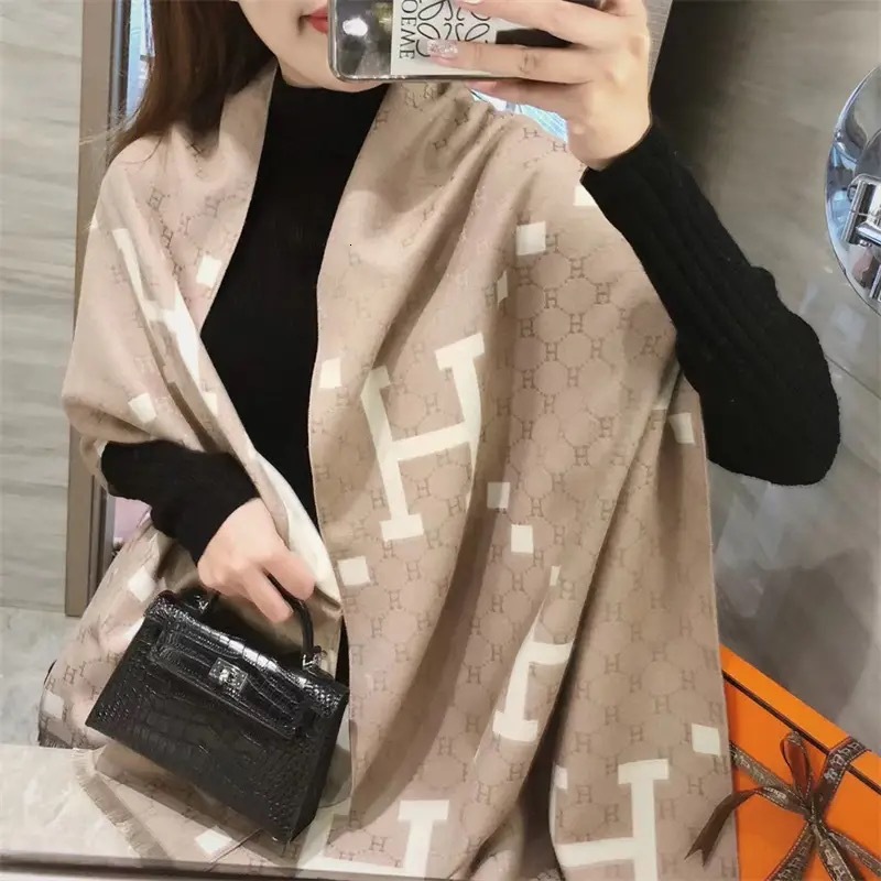 Women's Korean-style scarf with a cozy vibe, faux cashmere shawl, new autumn and winter warm outerwear, suitable for office naps and as a blanket