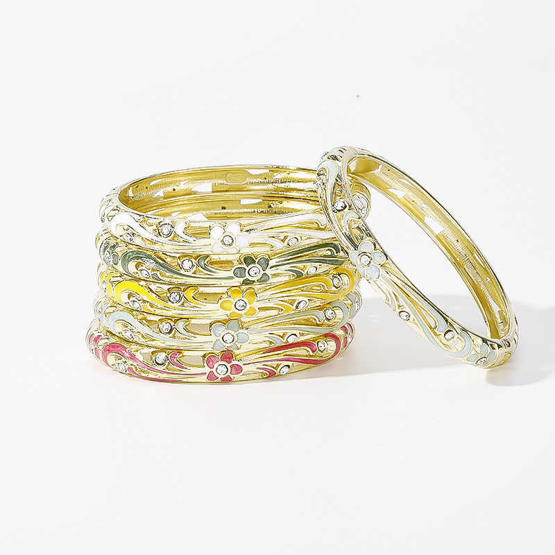 Luxurious sophisticated fashion retro alloy bracelet with palace-style carved designs, hollow enamel and drip-glazed finish