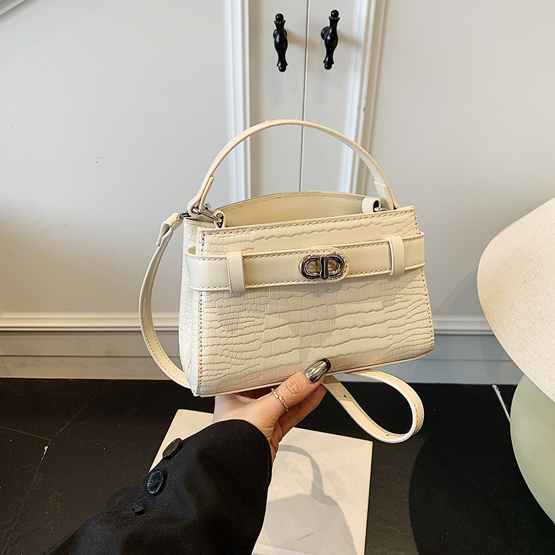 Free shipping designer bags for womens Shoulder bags yellow pink red sliver white black Fashionable and versatile Simple chain crossbody bag
