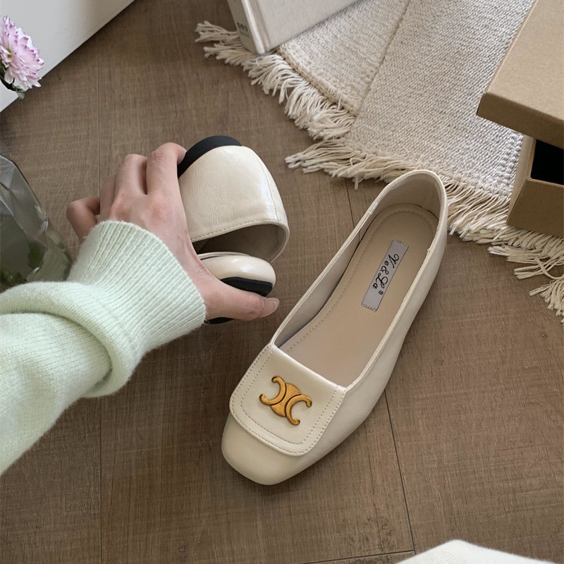 New free shipping designer shoes for womens flat shoes beige black red brown Fashionable and versatile French metal buckle flats