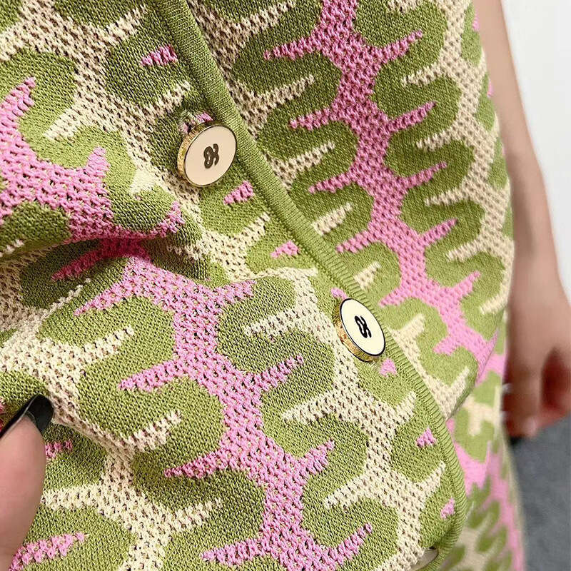 2026 summer new designer French collar shirt, short sleeved knitted top, patterned k30 flared pants for women